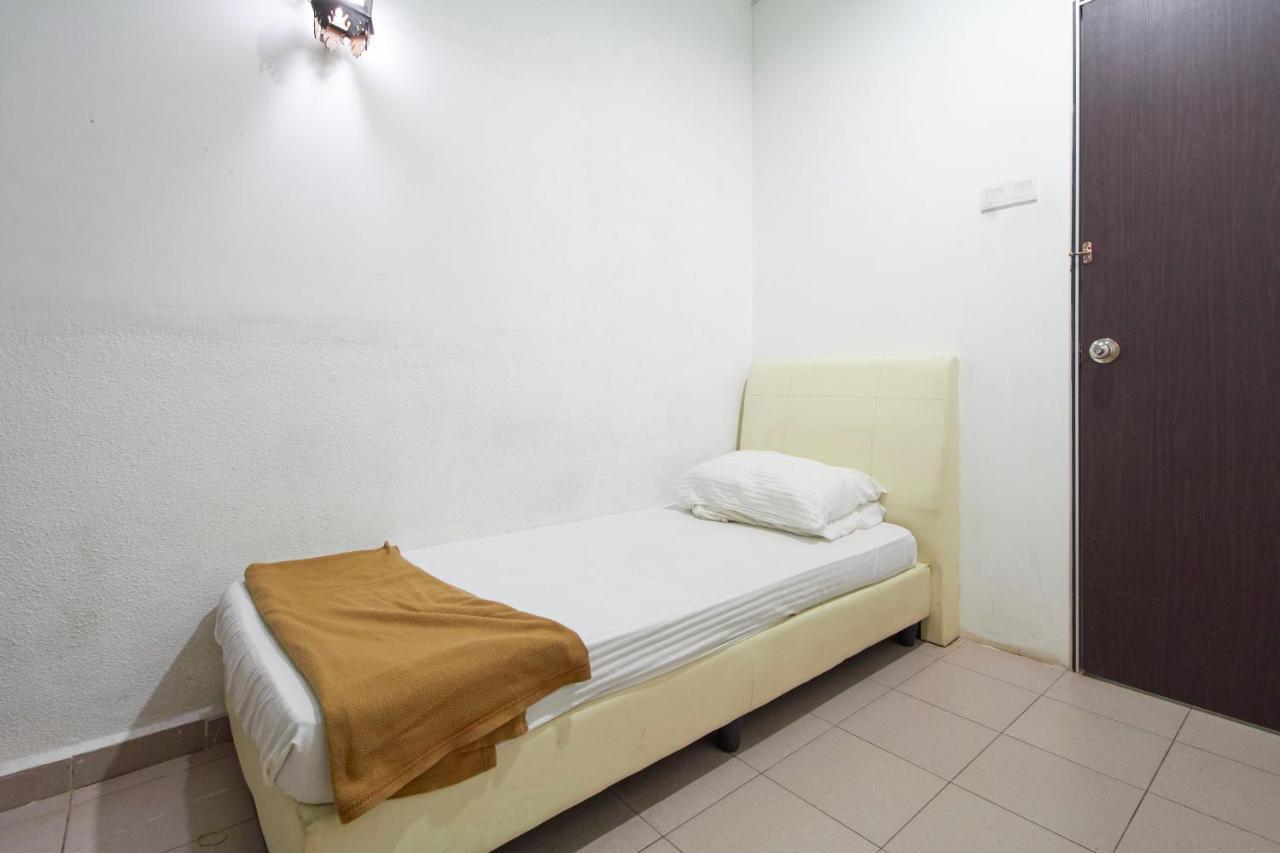 G99 Hotel George Town Extérieur photo